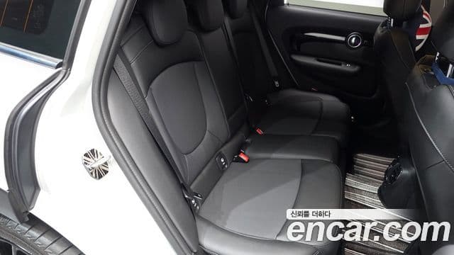 Mini Cooper 클럽맨 2세대, 2021 11