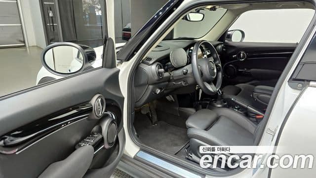 Mini Cooper 3세대, 2024 11