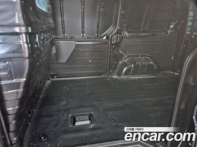 Hyundai Staria Modern, 2023 8