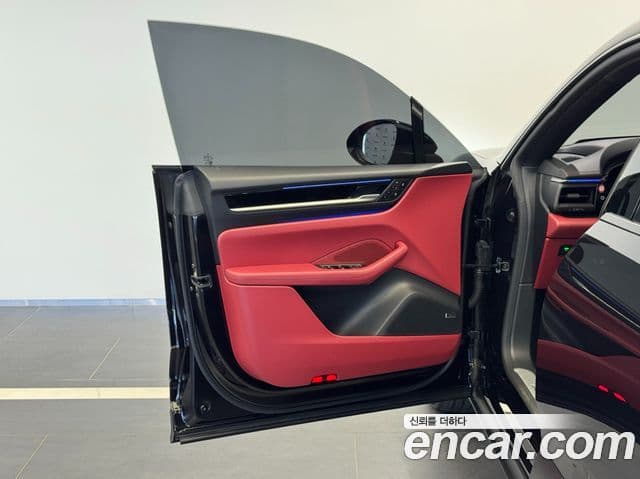 Porsche Macan EV 4S, 2025 7