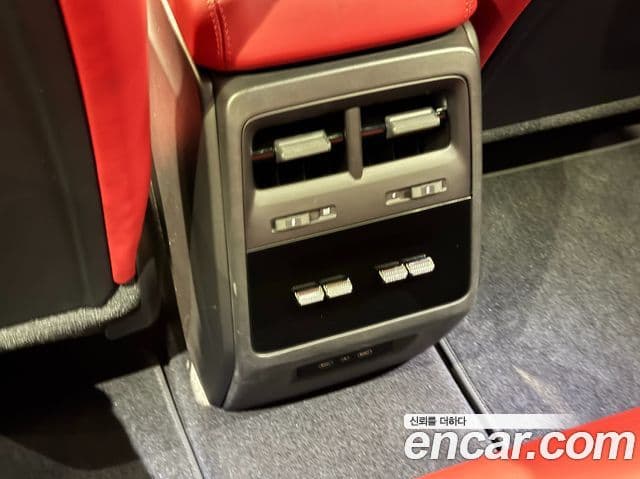 Porsche Macan EV 4S, 2025 19