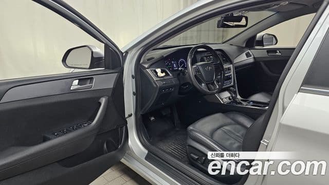 Hyundai LF Sonata Premium, 2017 10