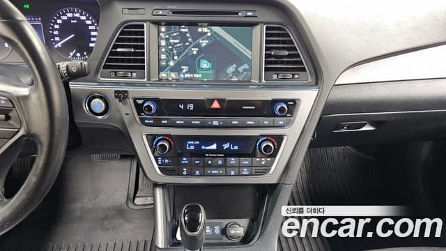 Hyundai LF Sonata Premium, 2017 17