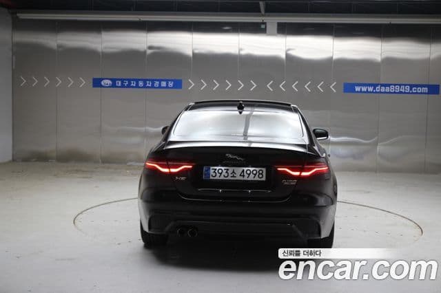 Jaguar XE D180 R-Dynamic S, 2020 3