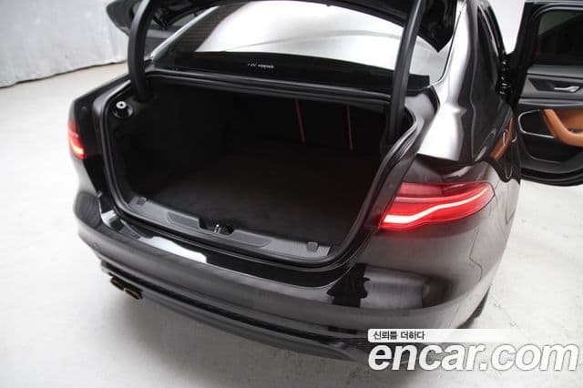 Jaguar XE D180 R-Dynamic S, 2020 7