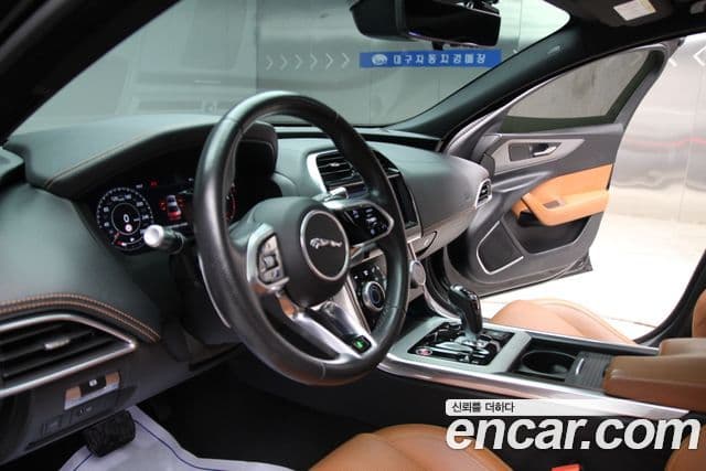 Jaguar XE D180 R-Dynamic S, 2020 11