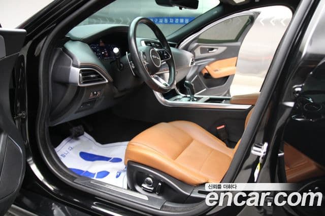 Jaguar XE D180 R-Dynamic S, 2020 13