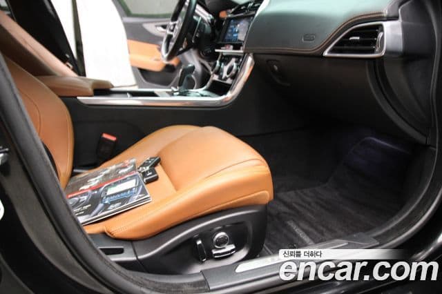 Jaguar XE D180 R-Dynamic S, 2020 17