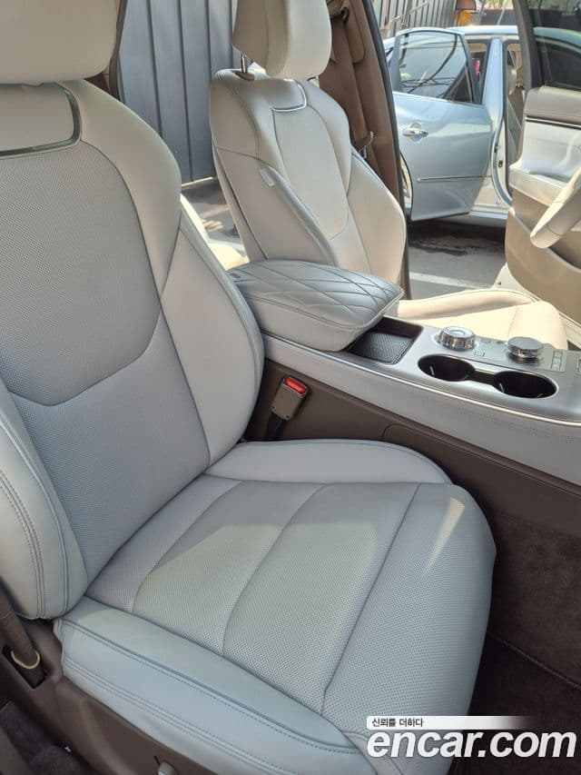 Genesis GV70, 2025 9