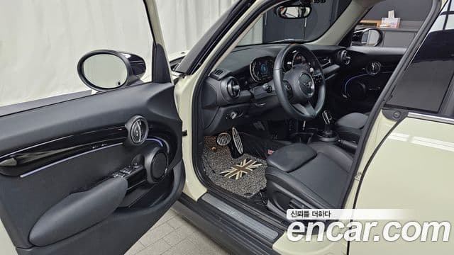 Mini Cooper 3세대, 2022 10