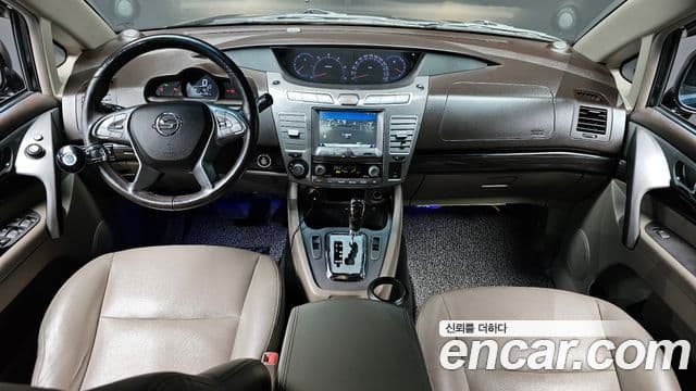 KG모빌리티(SsangYong) Korando 투리스모 4WD Chateau 9인승, 2016 7