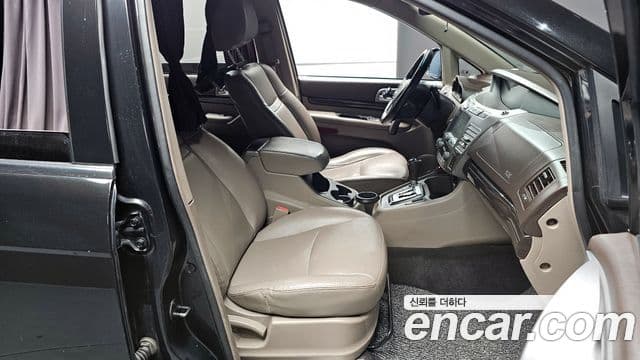 KG모빌리티(SsangYong) Korando 투리스모 4WD Chateau 9인승, 2016 10