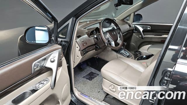 KG모빌리티(SsangYong) Korando 투리스모 4WD Chateau 9인승, 2016 12