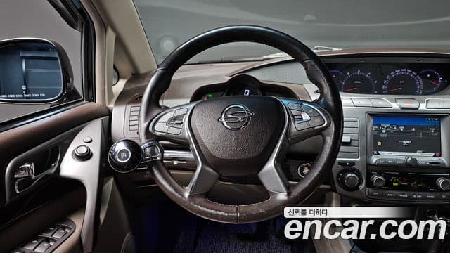 KG모빌리티(SsangYong) Korando 투리스모 4WD Chateau 9인승, 2016 13