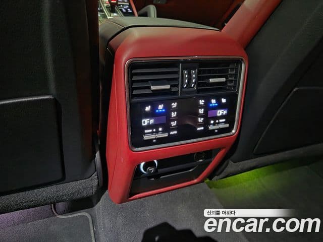 Porsche Cayenne (PO536), 2019 9