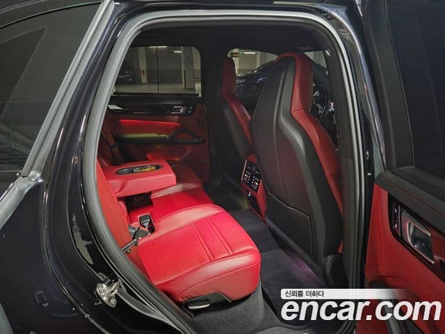 Porsche Cayenne (PO536), 2019 13