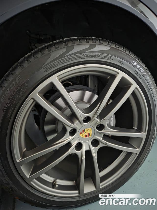 Porsche Cayenne (PO536), 2019 18