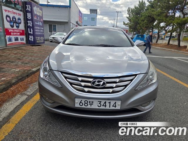 Hyundai YF Sonata LPI Premier(для людей с инвалидностью), 2010 3