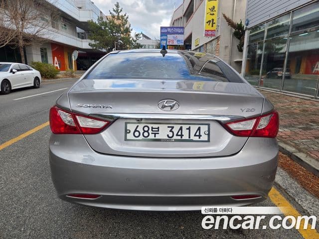 Hyundai YF Sonata LPI Premier(для людей с инвалидностью), 2010 4