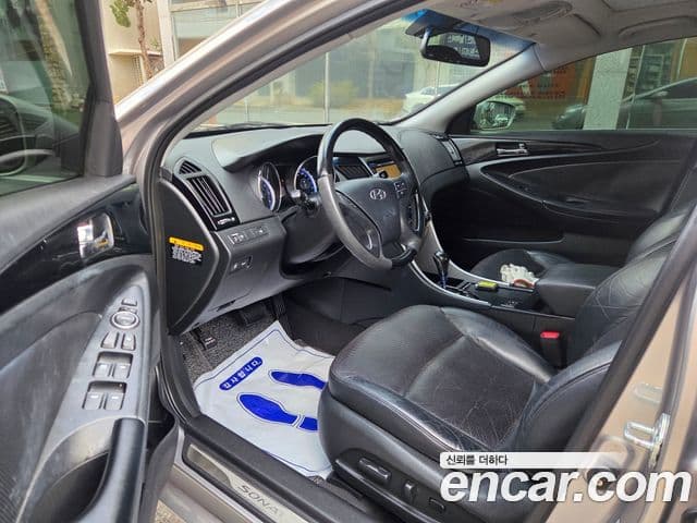 Hyundai YF Sonata LPI Premier(для людей с инвалидностью), 2010 7