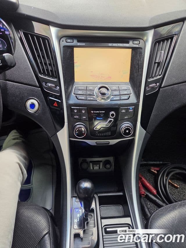 Hyundai YF Sonata LPI Premier(для людей с инвалидностью), 2010 9