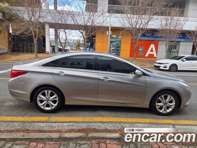 Hyundai YF Sonata LPI Premier(для людей с инвалидностью), 2010 13