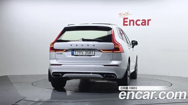 Volvo XC60 2세대 T8 R-Design, 2021 4
