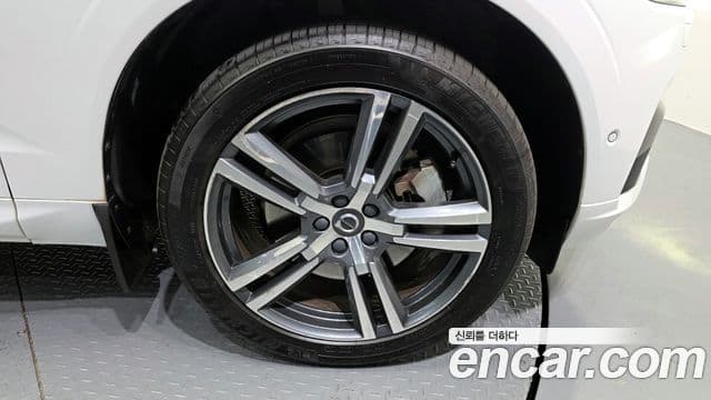 Volvo XC60 2세대 T8 R-Design, 2021 все фото