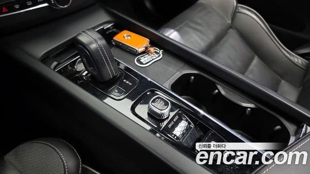 Volvo XC60 2세대 T8 R-Design, 2021 9