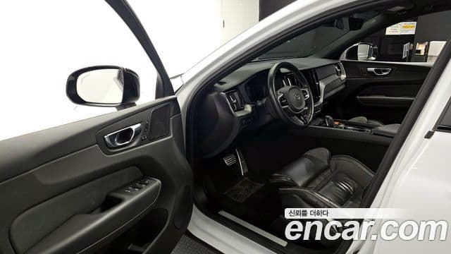Volvo XC60 2세대 T8 R-Design, 2021 10