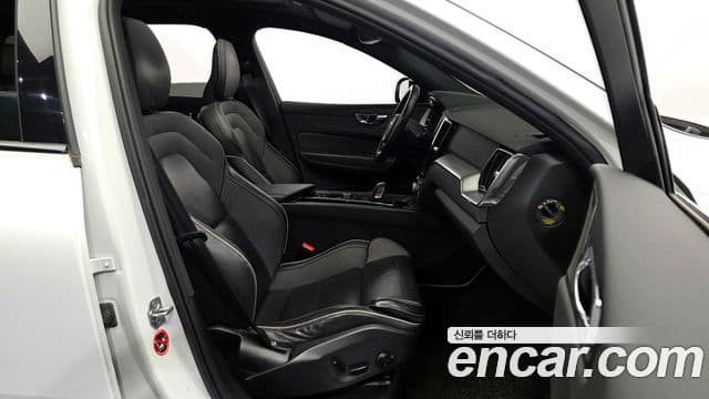 Volvo XC60 2세대 T8 R-Design, 2021 11