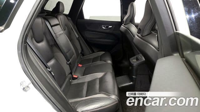 Volvo XC60 2세대 T8 R-Design, 2021 12