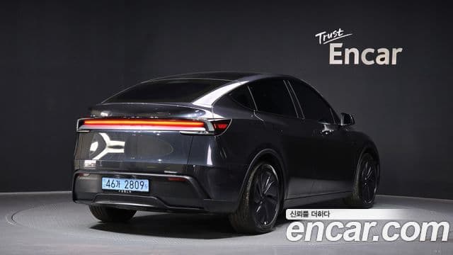 Tesla модель Y, 2025 2