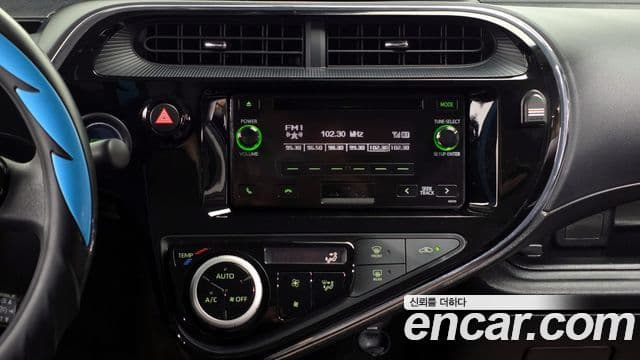 Toyota 프리우스 C, 2018 15