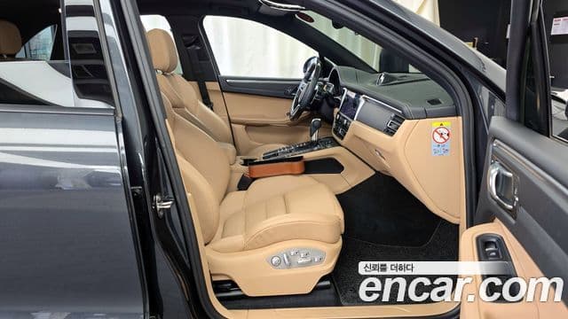 Porsche Macan 95B, 2021 11