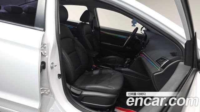 Hyundai Avante AD 1.6 GDI Value Plus, 2018 10