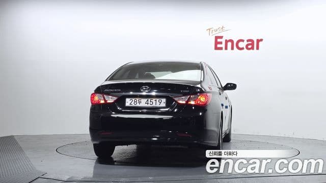 Hyundai YF Sonata LPI Deluxe, 2012 4