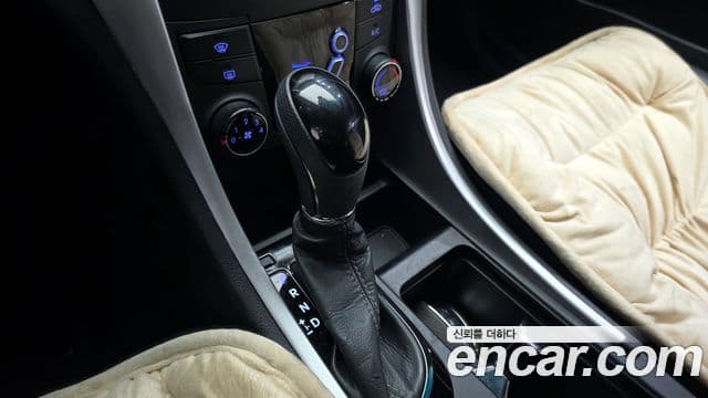 Hyundai YF Sonata LPI Deluxe, 2012 9