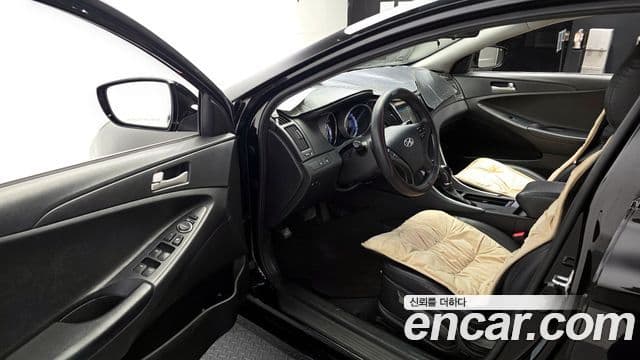 Hyundai YF Sonata LPI Deluxe, 2012 10