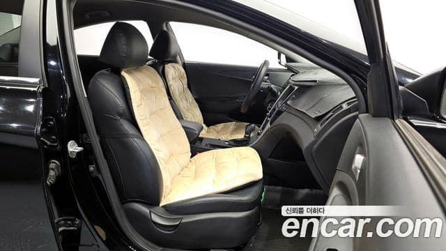 Hyundai YF Sonata LPI Deluxe, 2012 11