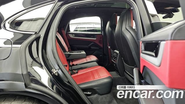 Porsche Cayenne (PO536) 3.0 купе, 2024 12