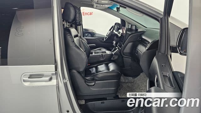 Hyundai Staria Modern, 2025 11