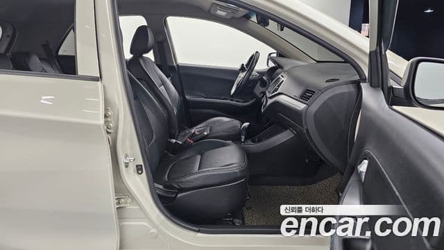 Kia All New Morning Deluxe Trendy, 2015 10