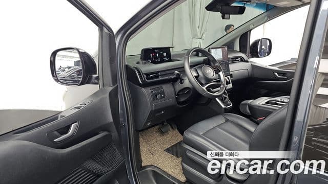 Hyundai Staria Modern, 2025 10