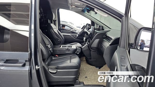 Hyundai Staria Modern, 2025 11