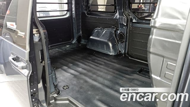 Hyundai Staria Modern, 2025 12