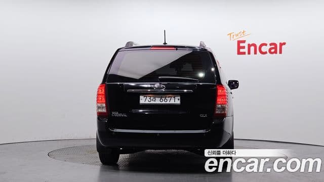 Kia Carnival R Premium, 2012 4