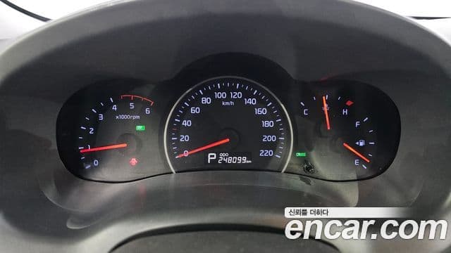 Kia Carnival R Premium, 2012 8