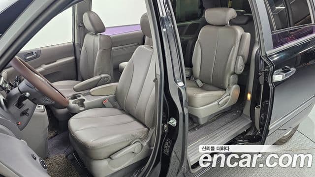 Kia Carnival R Premium, 2012 10