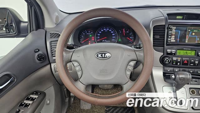 Kia Carnival R Premium, 2012 13